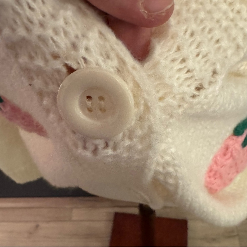 🍓 Luna Ivy Cream Knit Strawberry Cardigan (L) - Picture 6 of 9